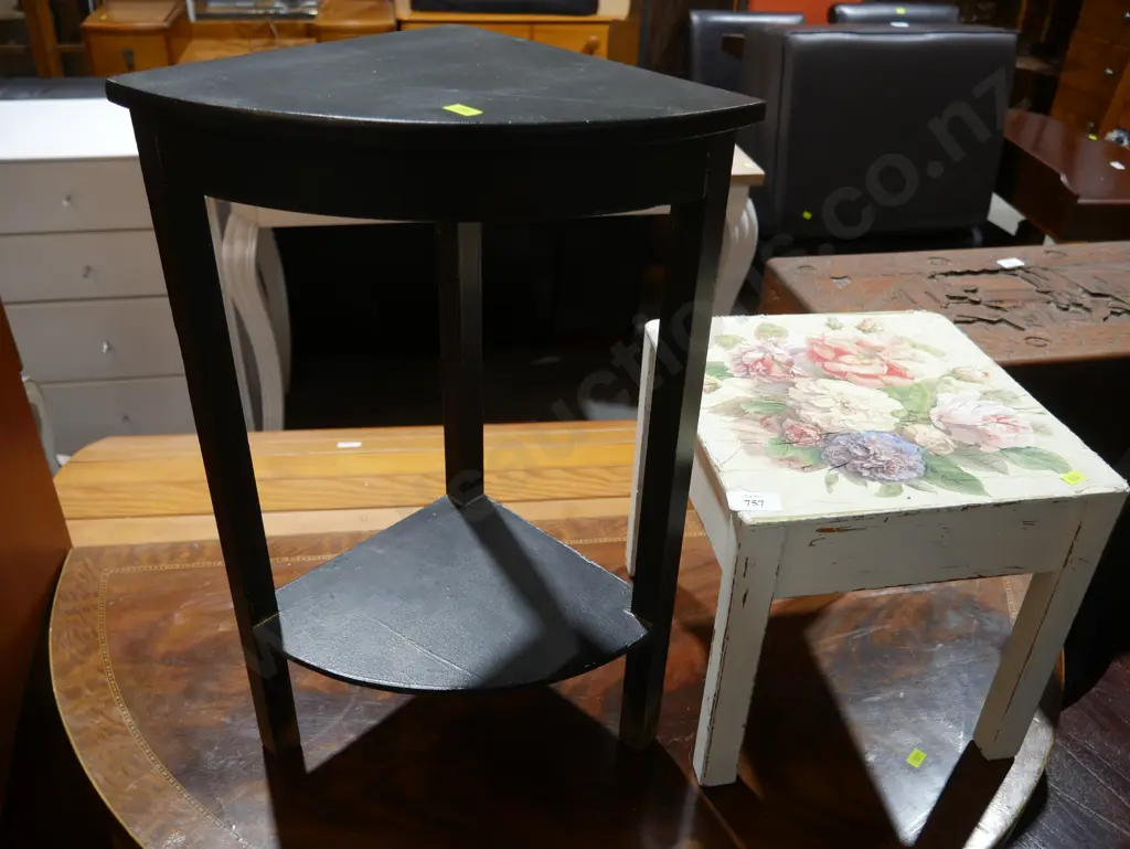 Two side tables Image 1++