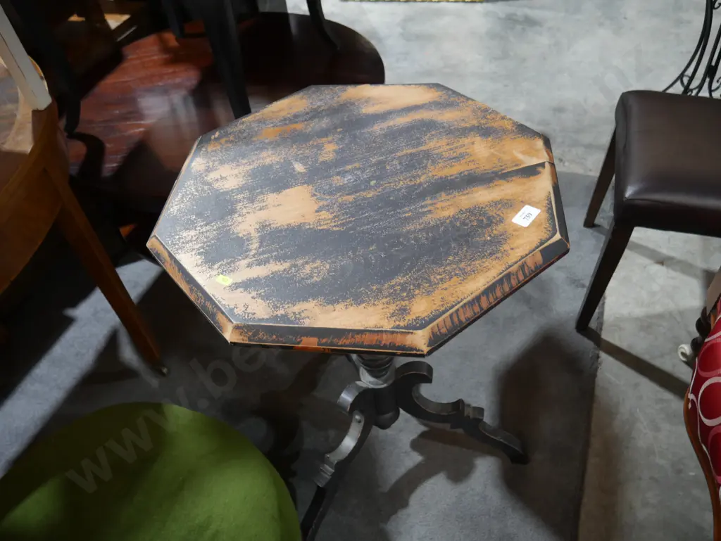 Octagonal side table Image 1++