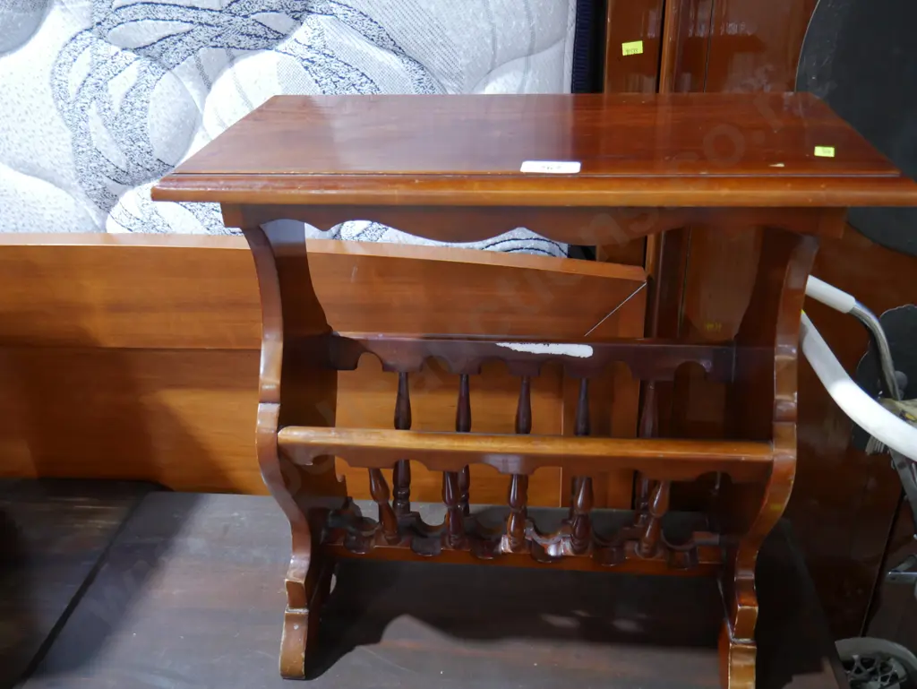 Magazine table Image 1++