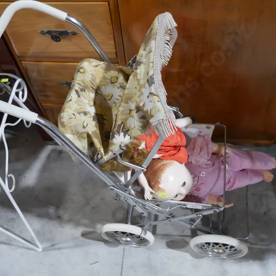 Doll pram and 2 dolls