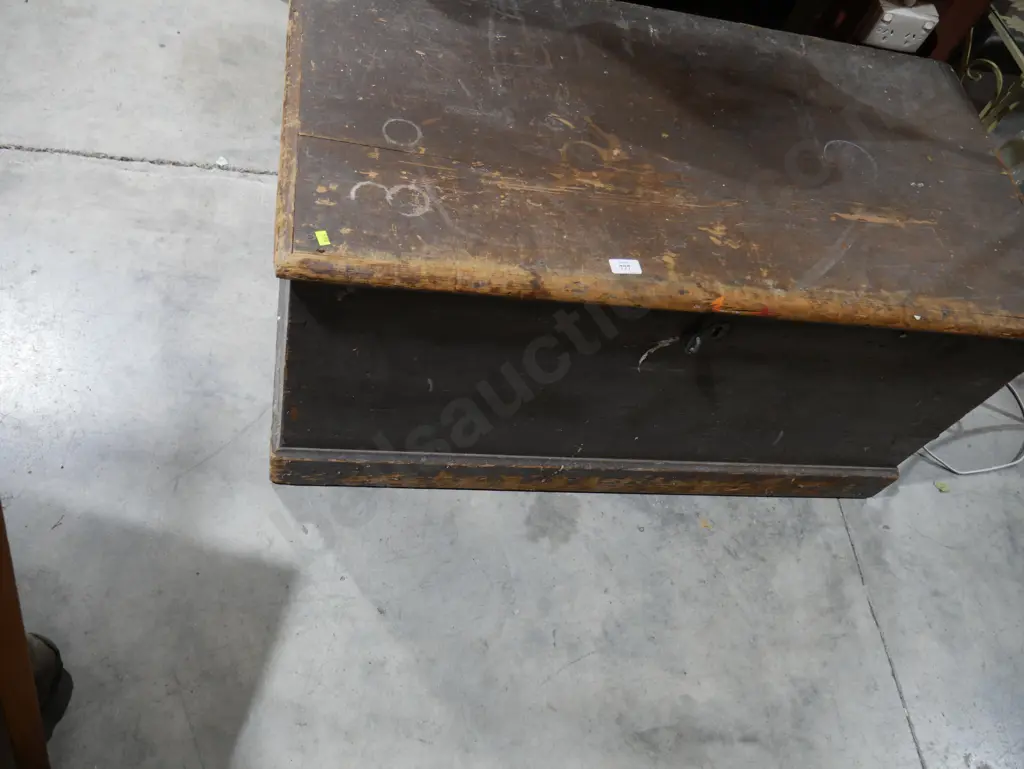 Wooden trunk Image 1++