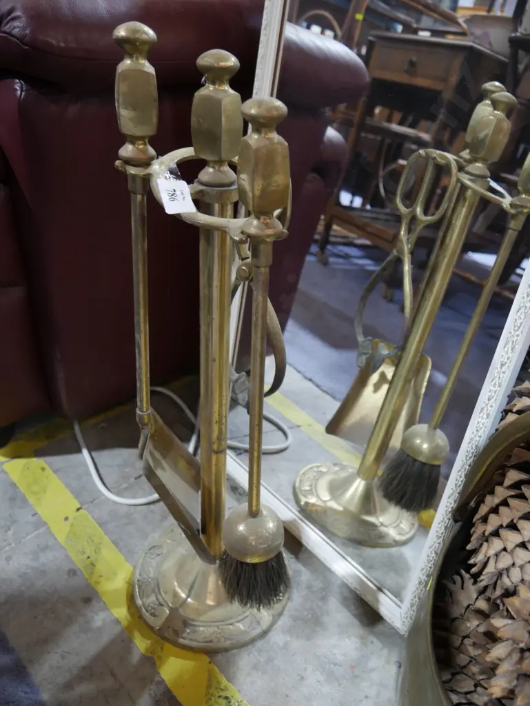 Brass fireside set Image 1++