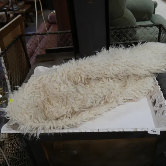 Floor rug and white wooden tray