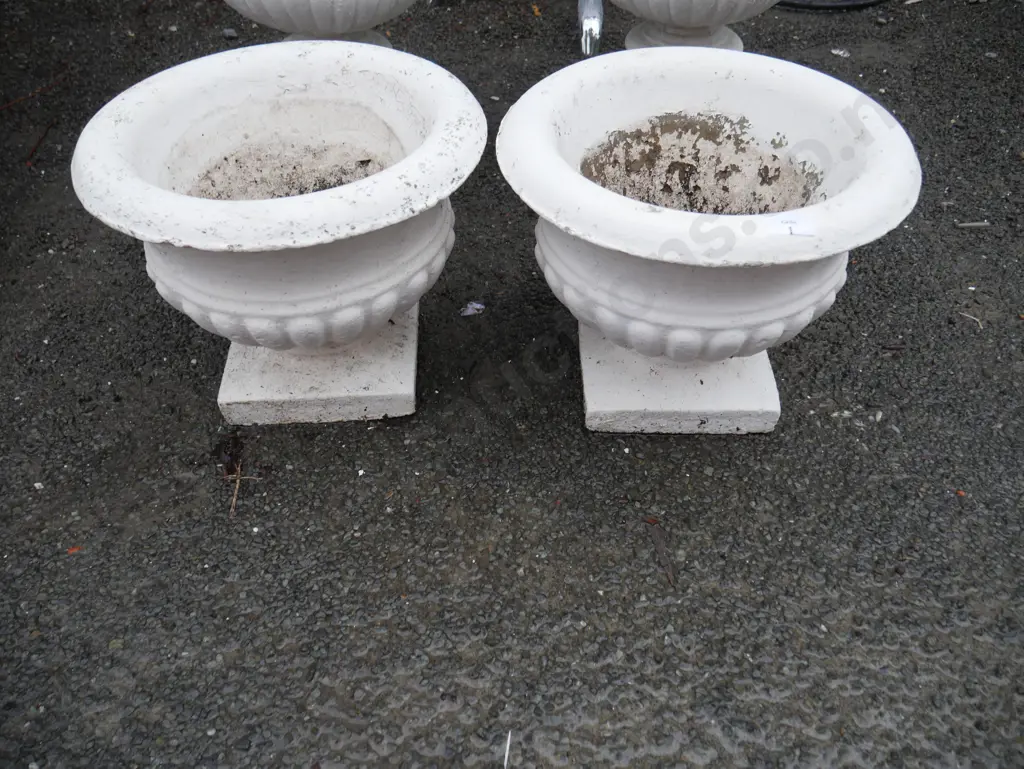 2 white plant pots Image 1++