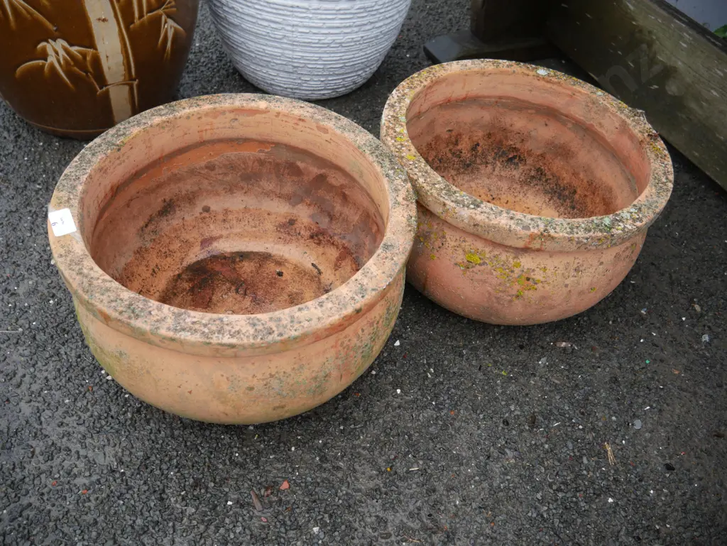 2 plant pots Image 1++