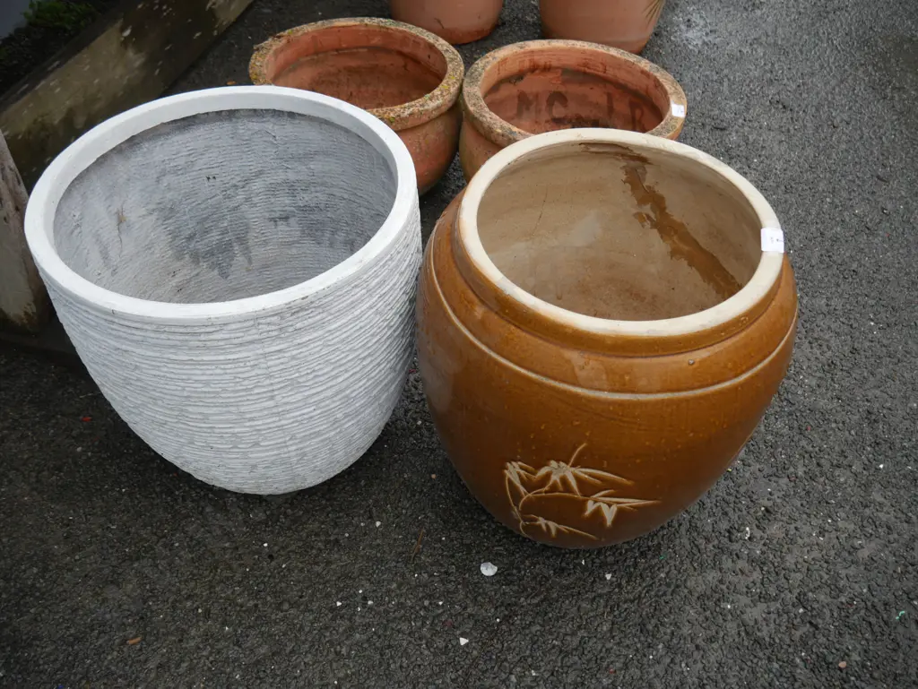 2 plant pots Image 1++