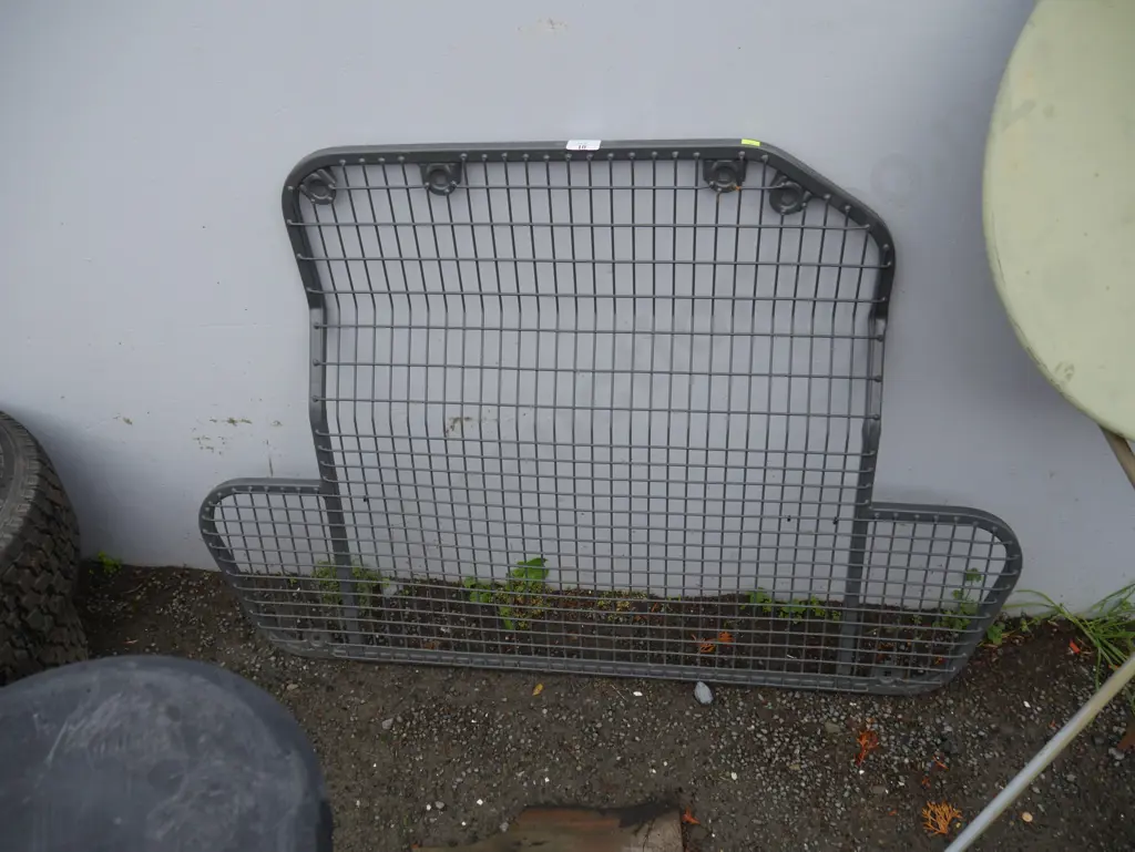 Cargo barrier Image 1++