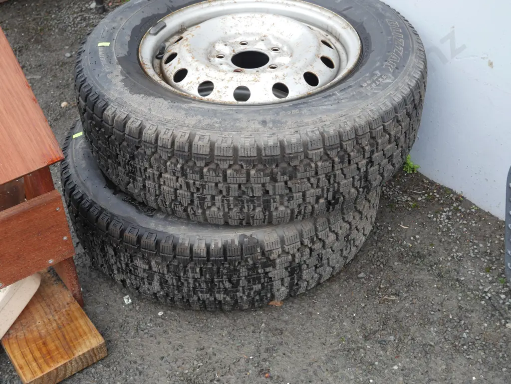 2 wheels R15 Image 1++