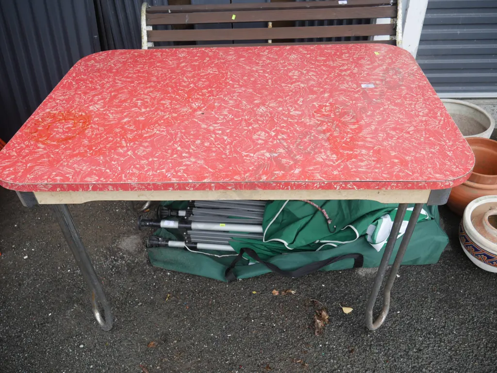 Formica dining table Image 1++