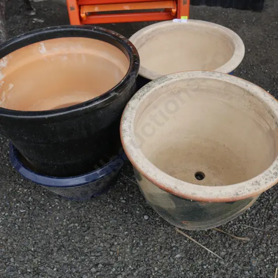 4 Plant pots