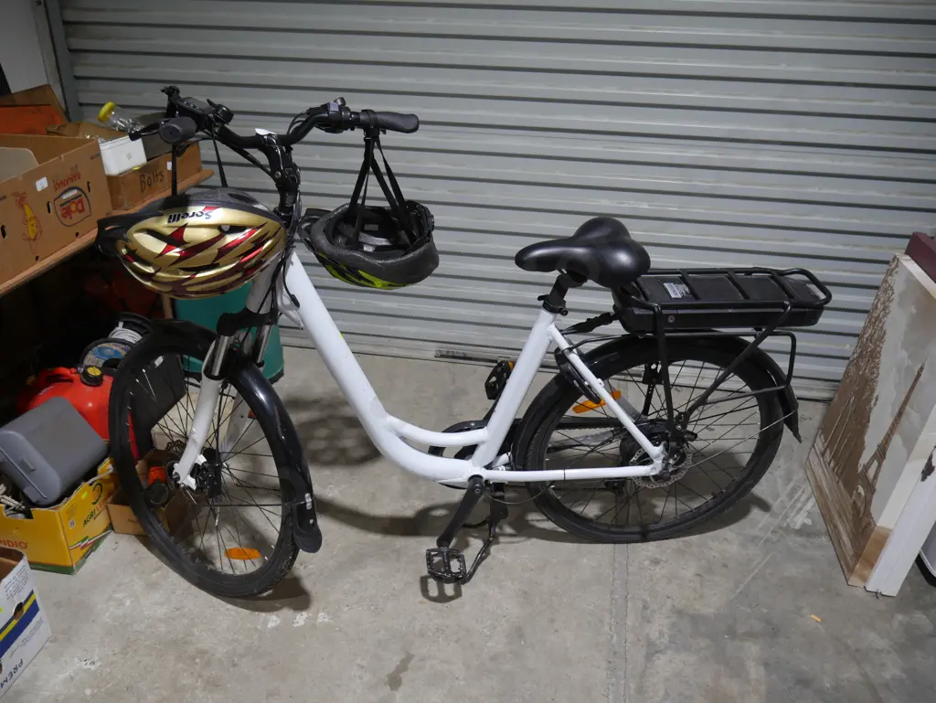 White electric bike, no charger, 2 helmets Image 1++