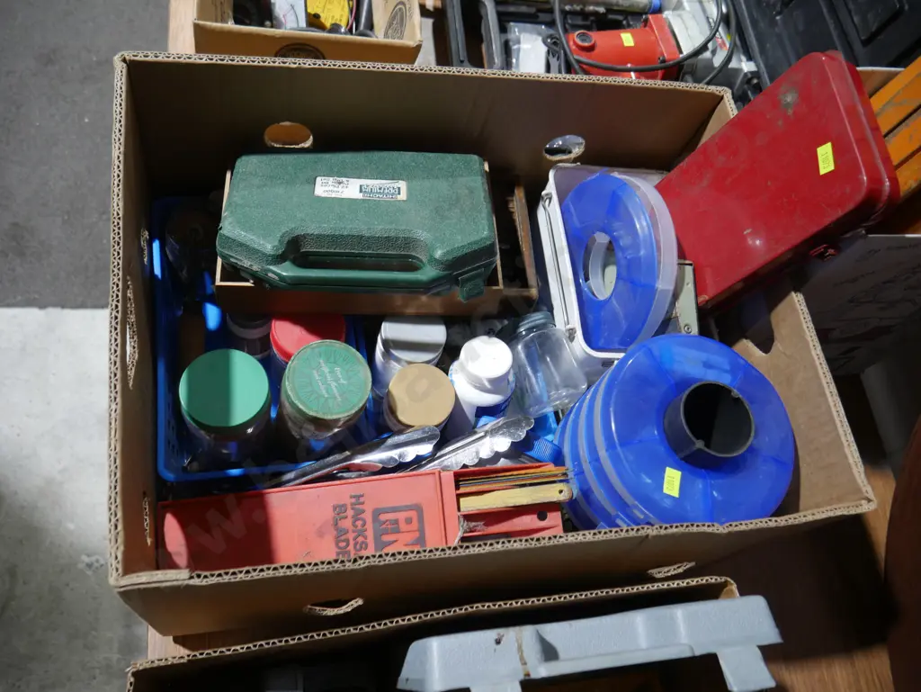 Box of tool sundries Image 1++