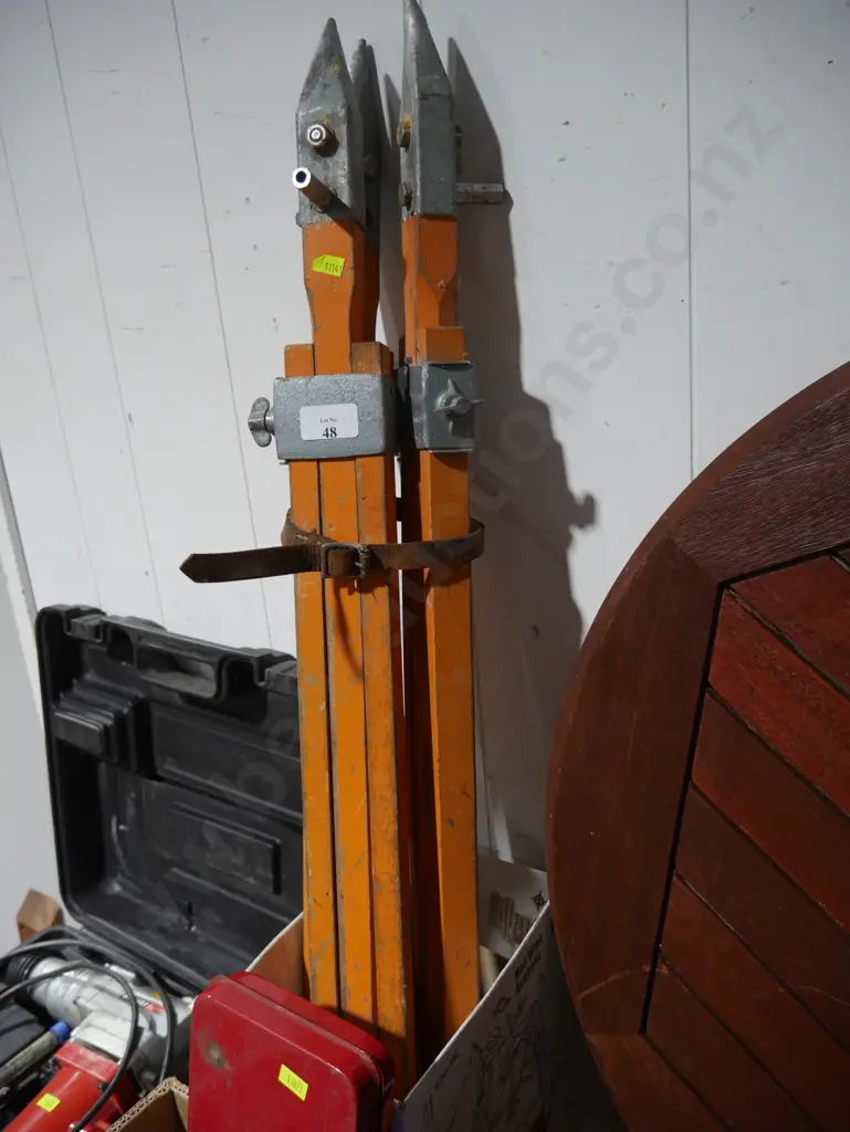 Surveyors tripod Image 1++