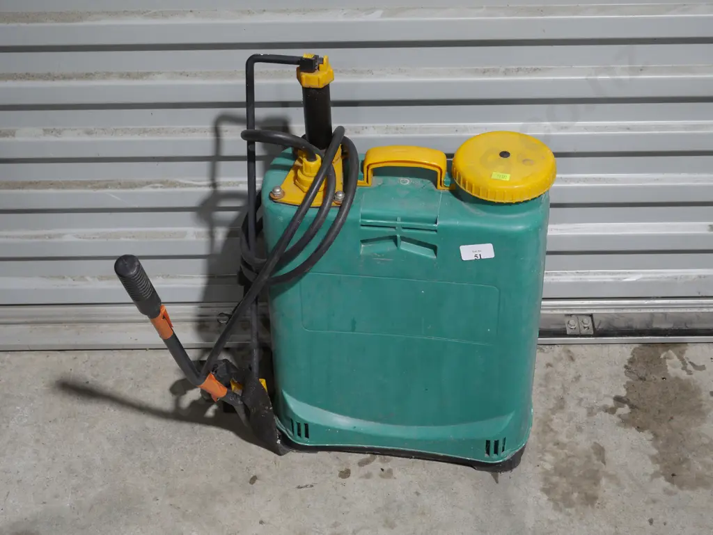 Backpack sprayer Image 1++