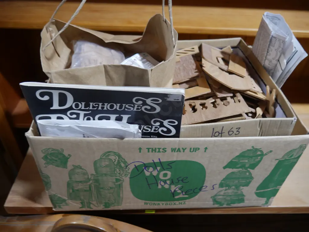 Wooden dollhouse and dollhouse pieces Image 1++