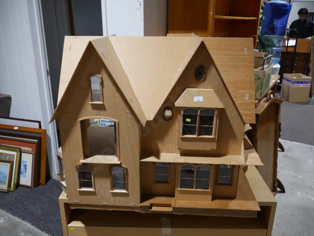 Wooden dollhouse and dollhouse pieces Image 1++