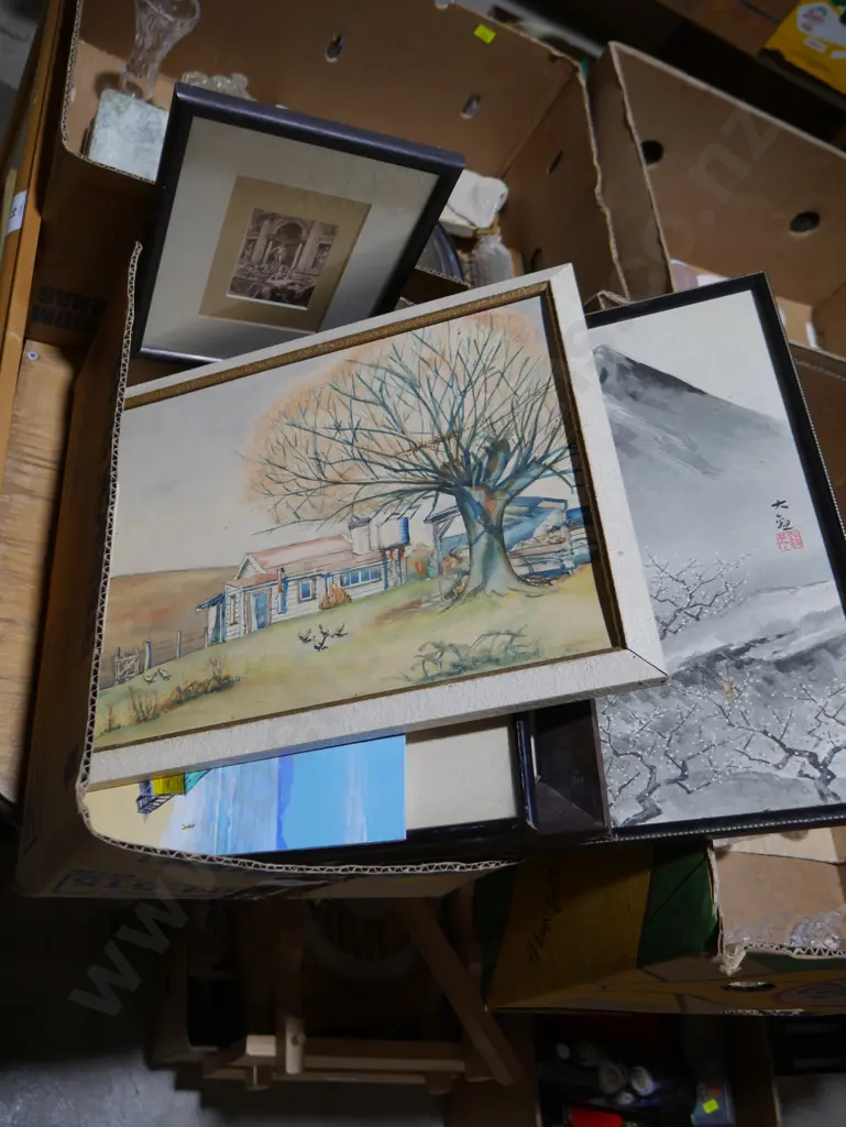 Box of artworks Image 1++