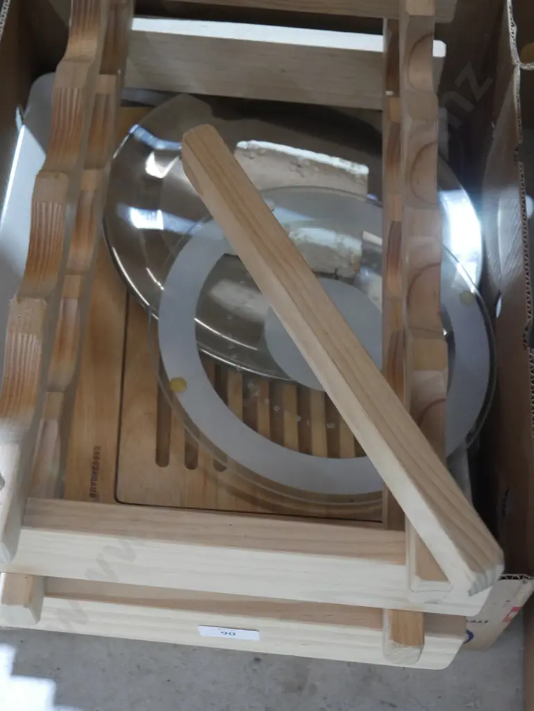 Plastic trays, wine rack etc Image 1++