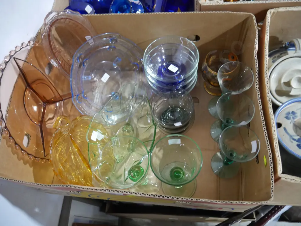 Box of glassware Image 1++
