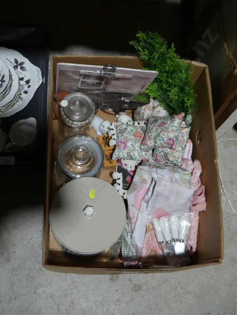Storage jars etc Image 1++