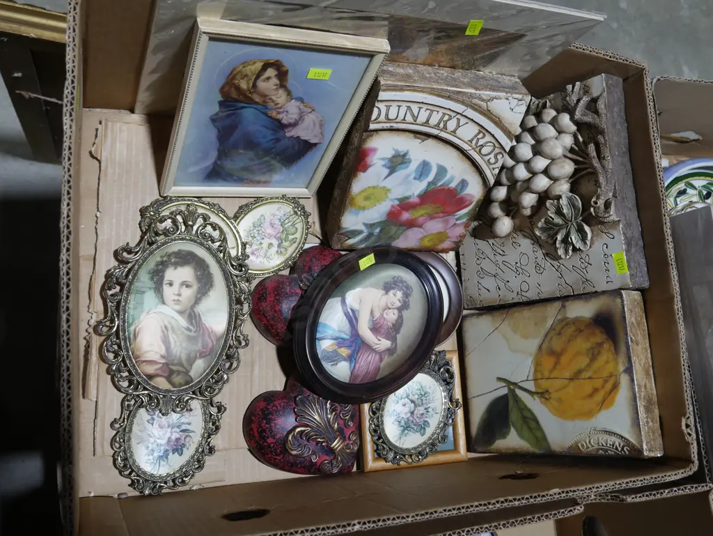 Assorted framed pictures Image 1++