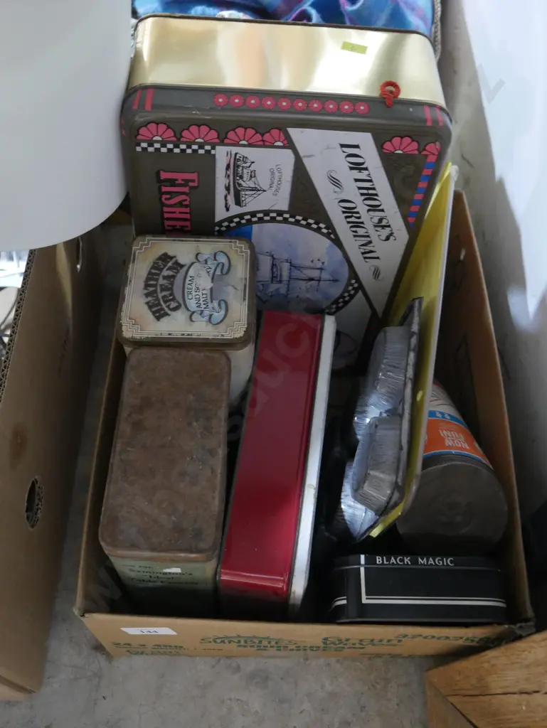 Assorted tins Image 1++
