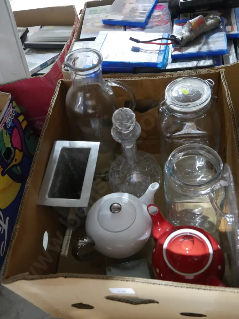Glassware and teapots Image 1++