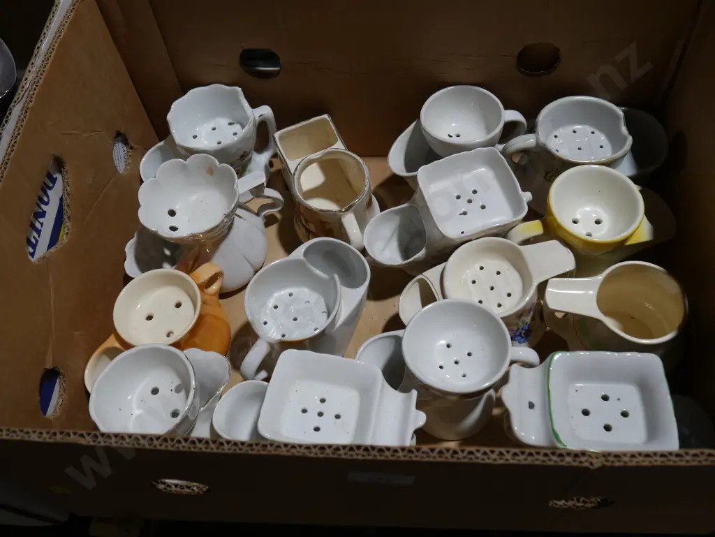 Assorted shaving mugs Image 1++