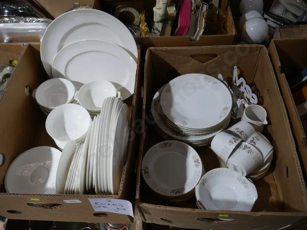 Two boxes of dinnerware Image 1++