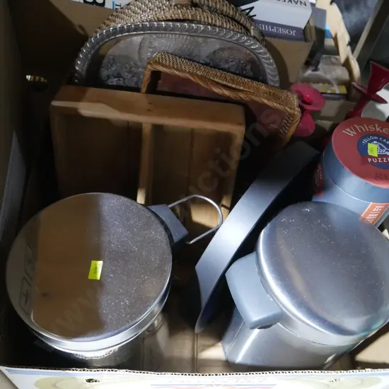 Trays, small rubbish etc