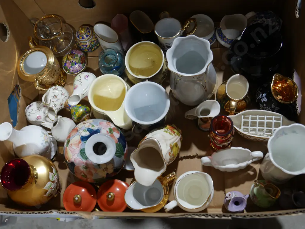 Assorted small vases etc Image 1++