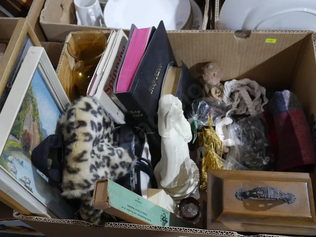 Books, ornament etc Image 1++