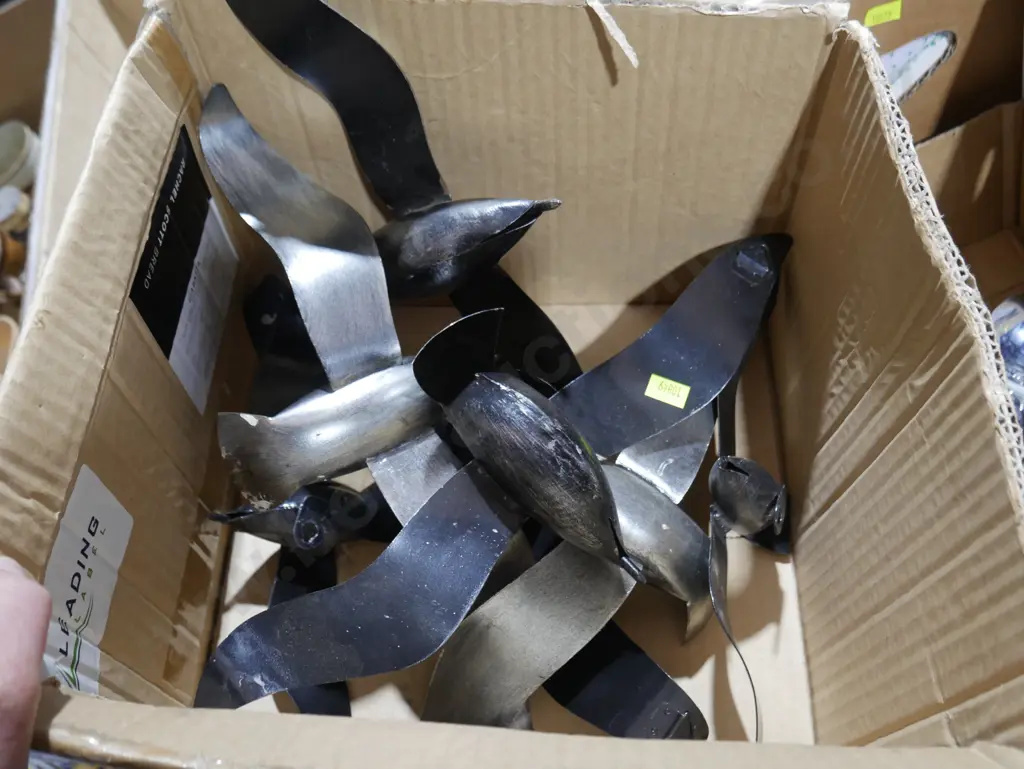 Metal bird ornaments Image 1++