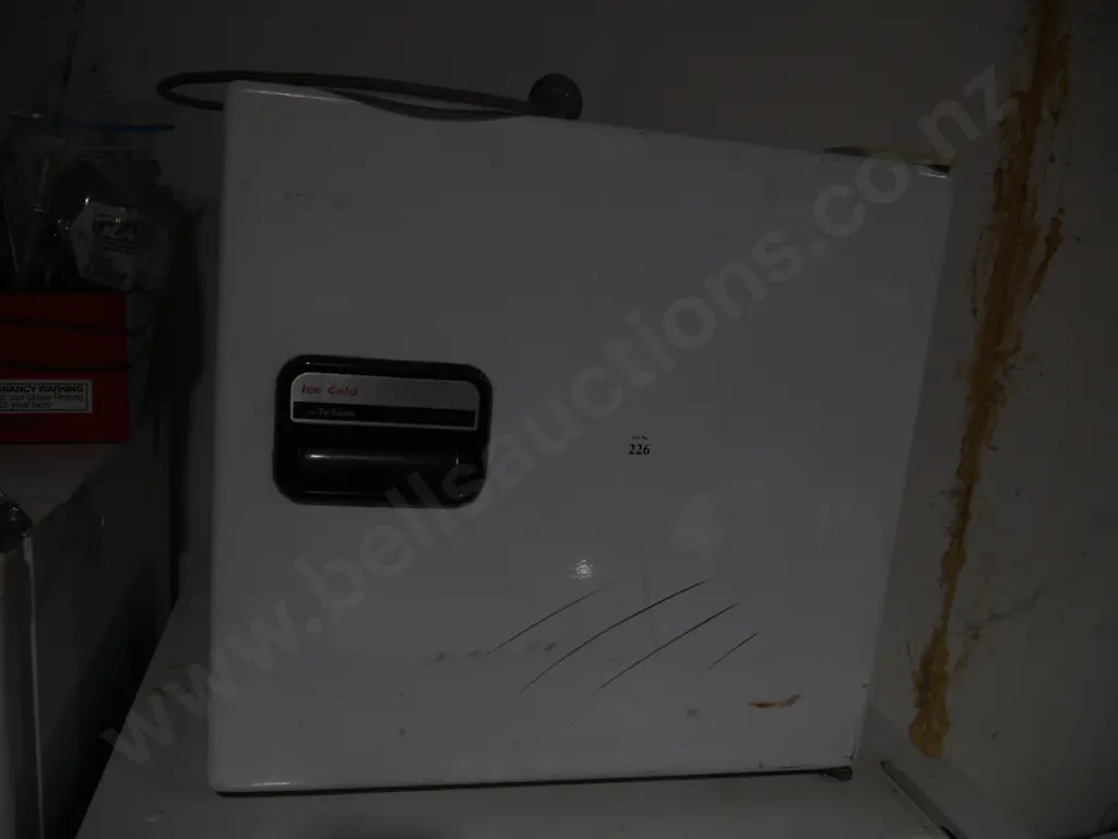 Technica mini fridge Image 1++