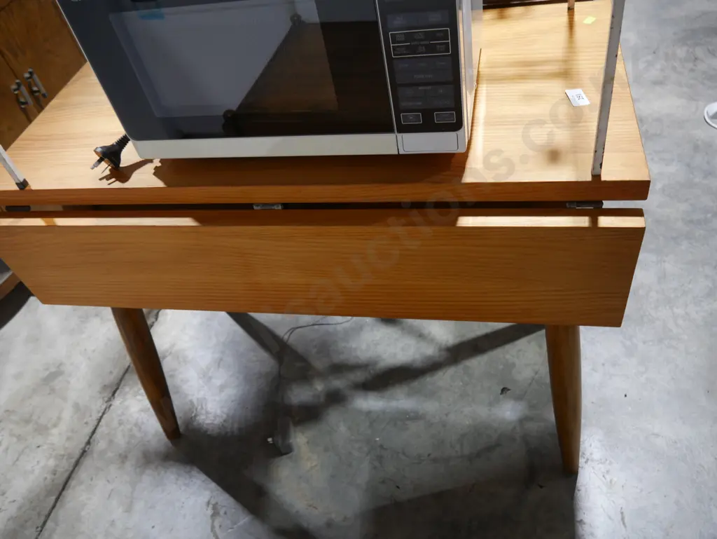 Dropside dining table Image 1++