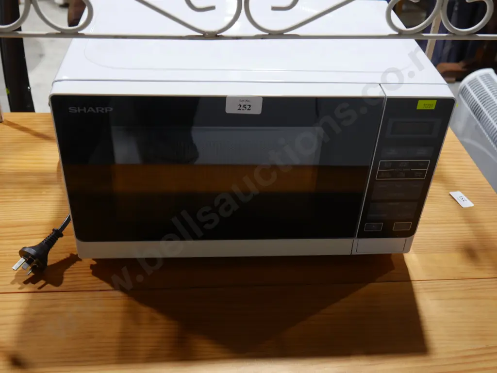 Sharp microwave Image 1++