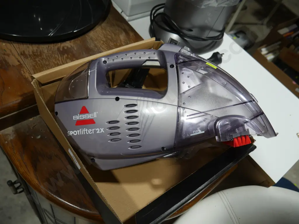 Bissell spot cleaner Image 1++