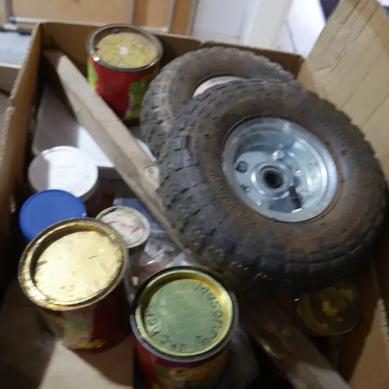 Assorted workshop sundries