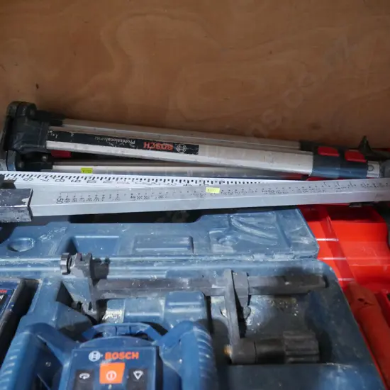 Bosch laser level and stand