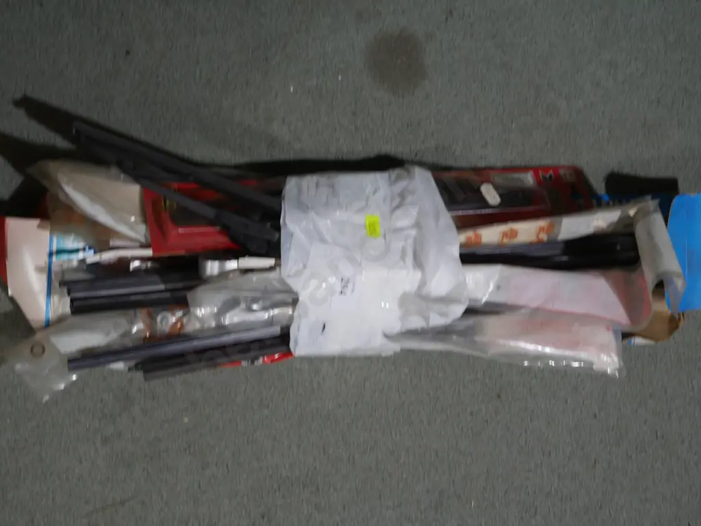 Assorted window wipers Image 1++