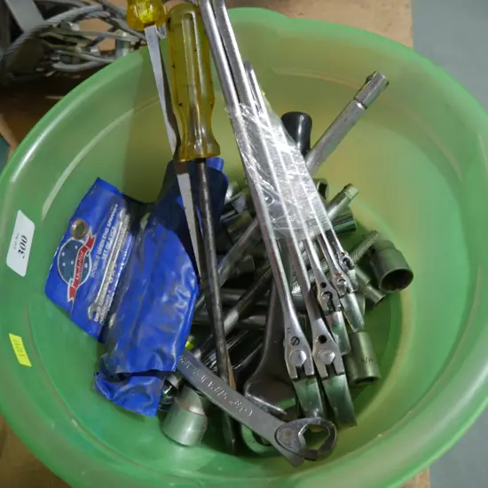 Adjustable crescents, socket etc