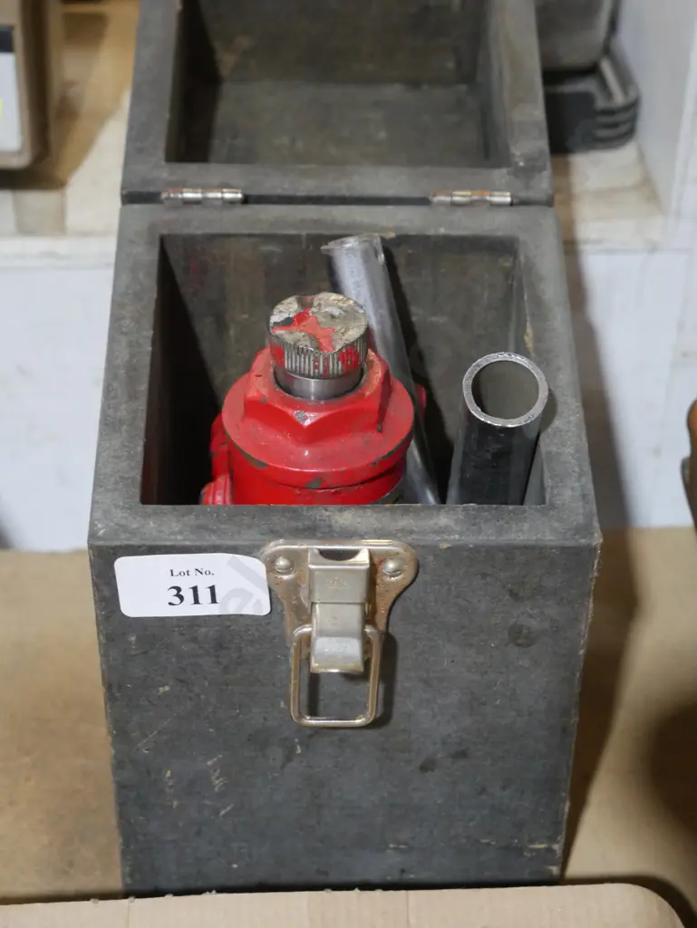 Bottle jack Image 1++