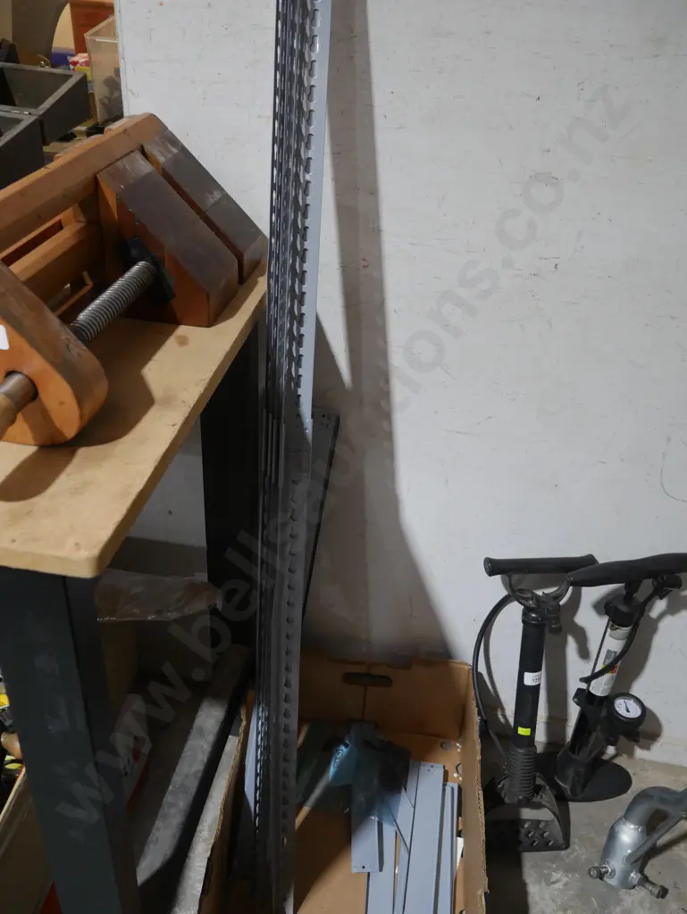 Metal brackets Image 1++