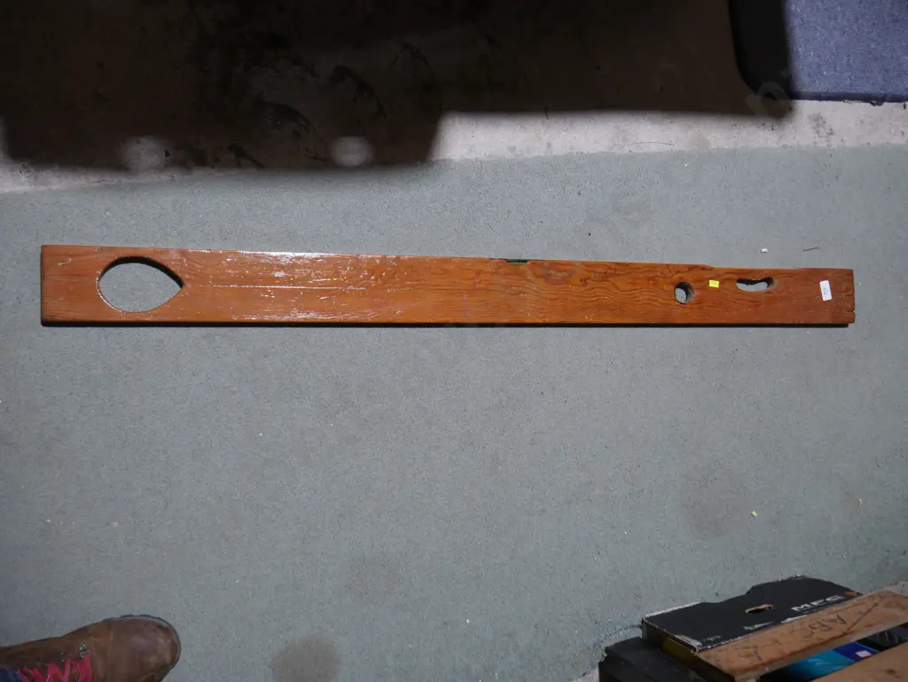 Wooden spirit level Image 1++