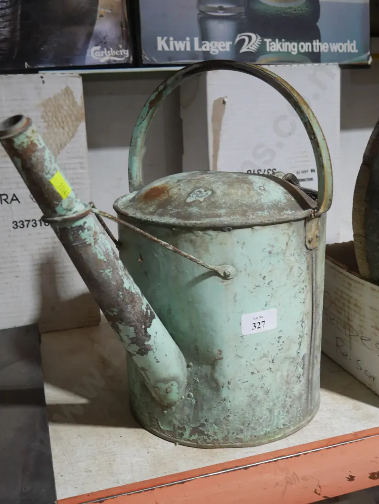 Tin watering can Image 1++
