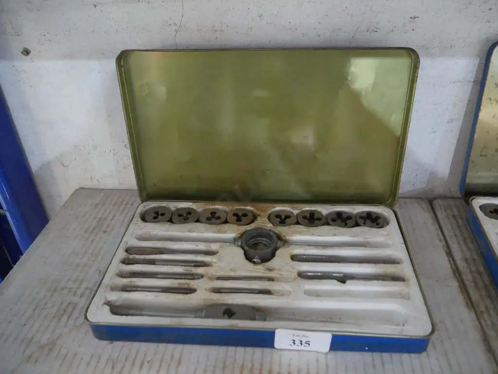 Tap and die set Image 1++