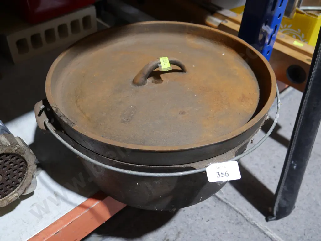 Cast camp oven Image 1++