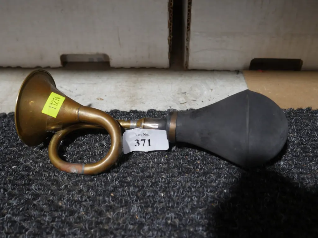 Brass bicycle horn Image 1++