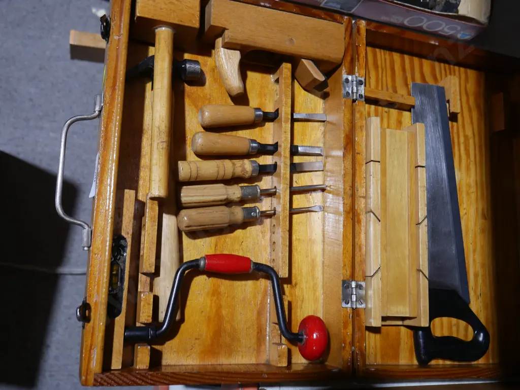 Child's woodworking set Image 1++