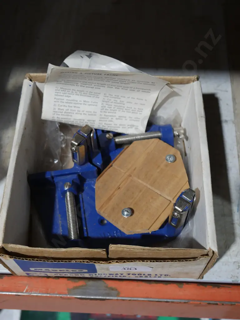 Maples mitre cutter Image 1++